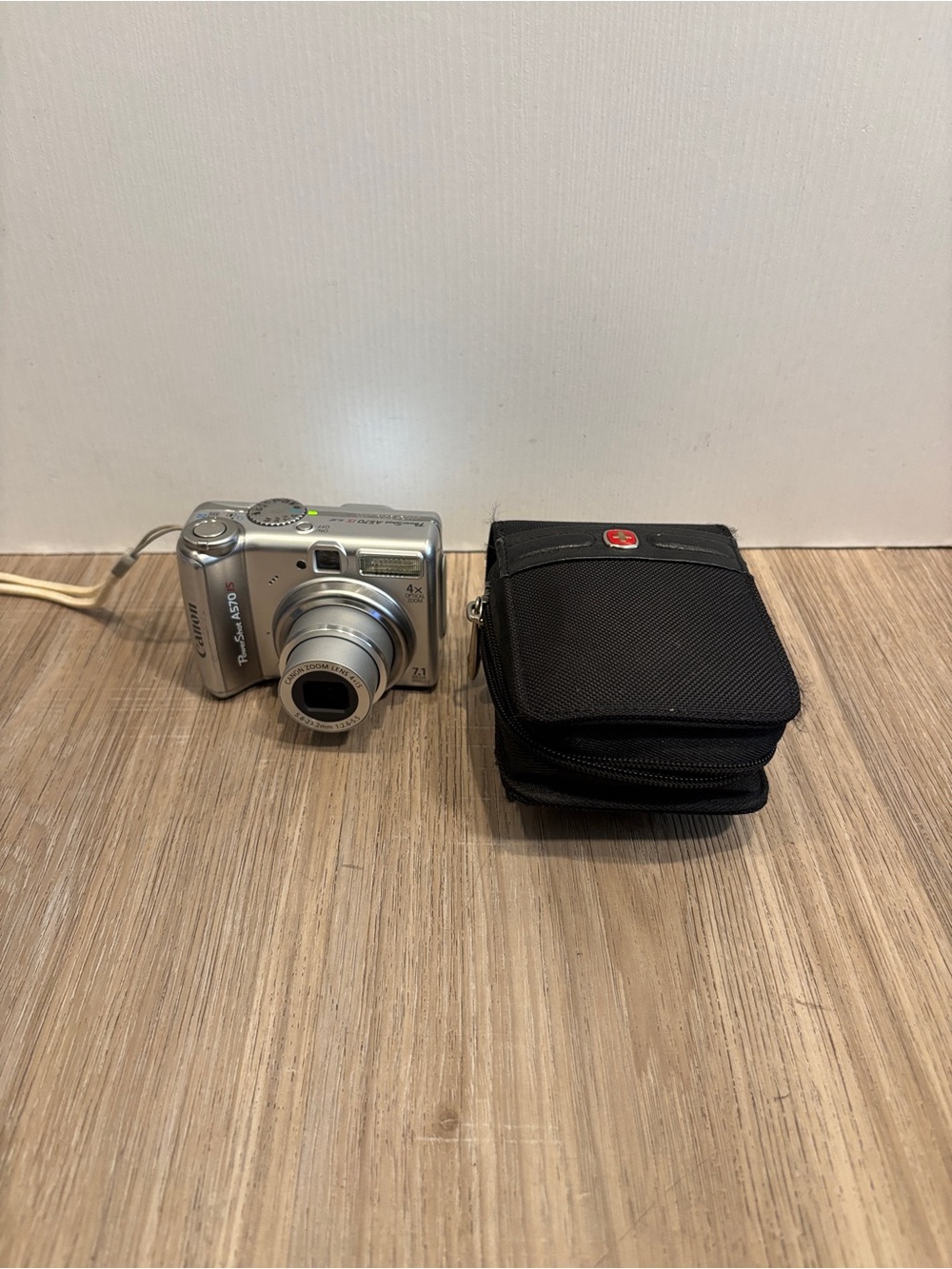 Canon PowerShot A710 IS 7.1MP Digital Camera Gray 1 gb SD Card Case Works